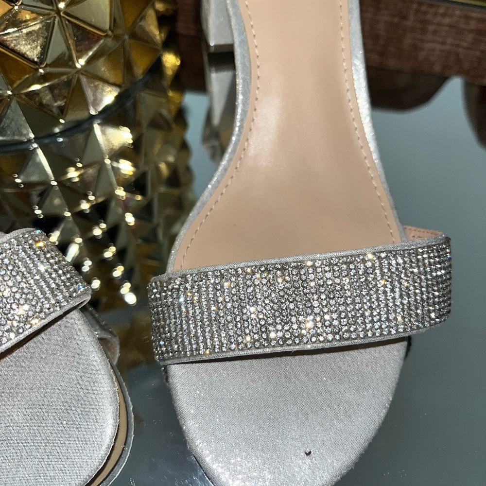 Elegant Silver Women's Sandals - Picture 5 of 6